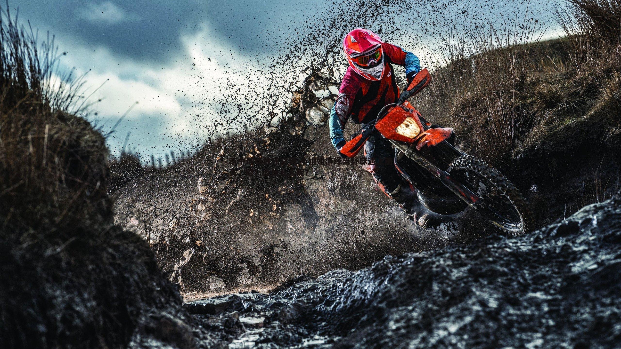 雨中球场独守空场 小姐姐演绎当野球遇上雨天，喂？大伙儿人呢？